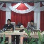 wk-ketua-pimpinan-sidang-hapis-hasbiallah-didampingi-pj-bupati-arif-munandar