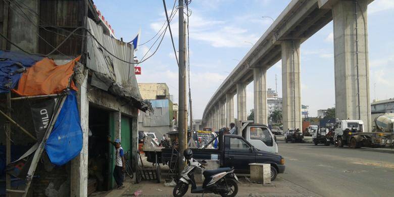 Ratusan Pengendara Motor Paksa Masuk Jalan Tol Priok