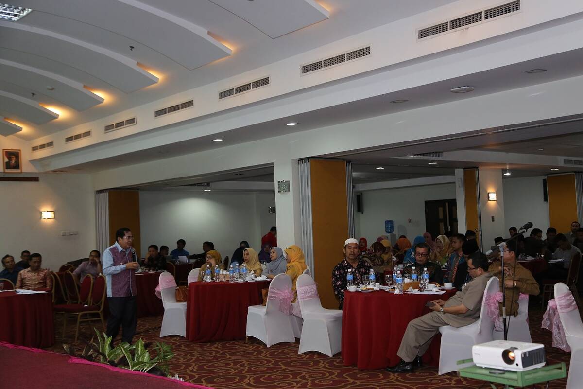 AJB Pembicara Utama FDG UIN STS Jambi