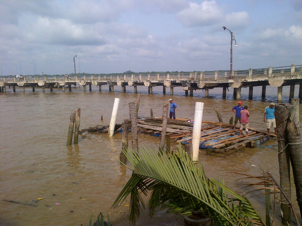 Dermaga Apung Pelabuhan Ampera Rubuh