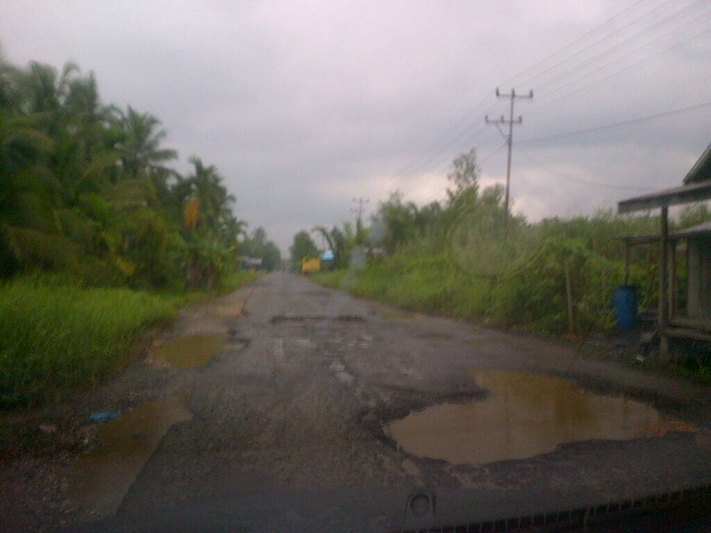 Jalan Nasional di Sungai Saren Hancur