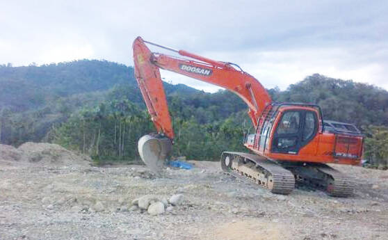 Excavator untuk PETI Lolos Lintasi Tiga Mapolsek