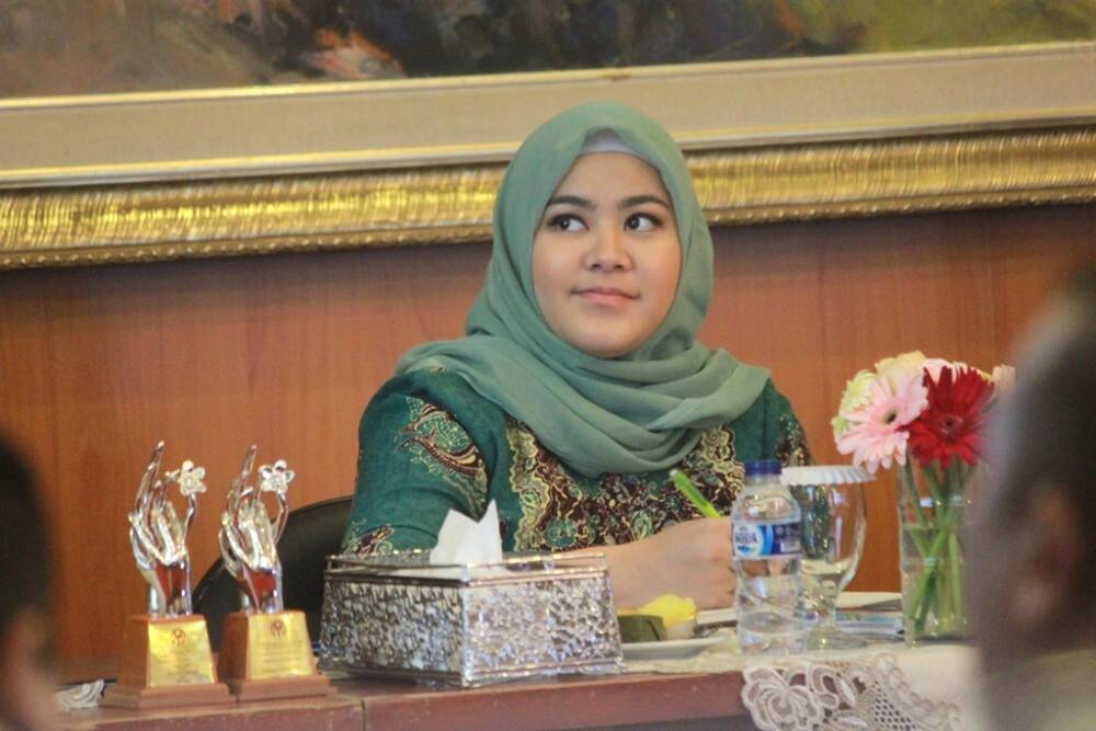 Ketua TP PKK Provinsi Jambi, Cantik dan Berprestasi