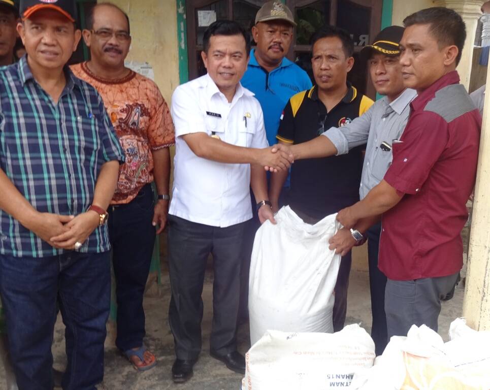 Pemkab Serahkan Bantuan Korban Banjir
