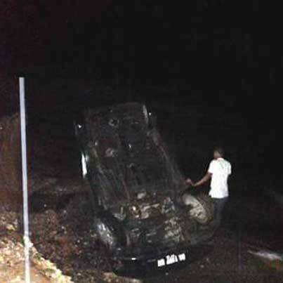 Longsor Tak Diperbaiki, Avanza Masuk Jurang