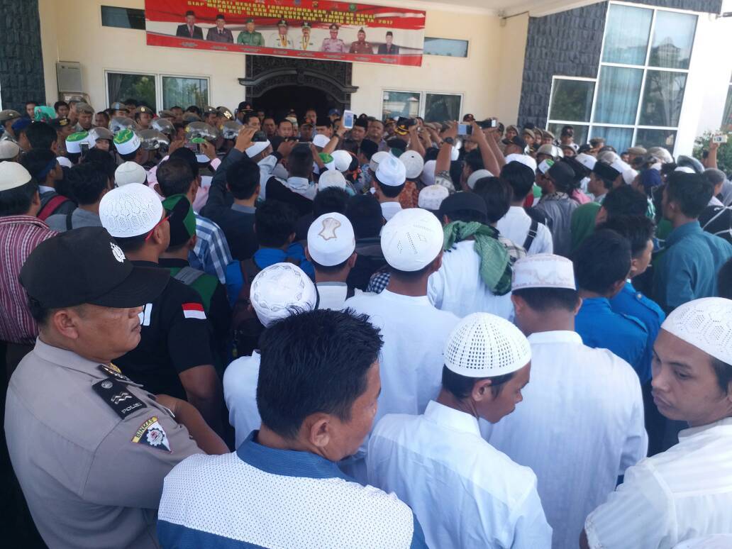 Ratusan Masa Aksi Bela Islam Datangi DPRD