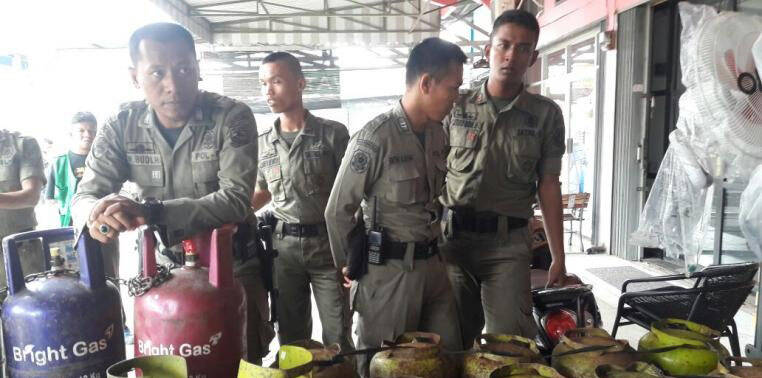 Satpol PP Amankan Ratusan Gas 3 Kg