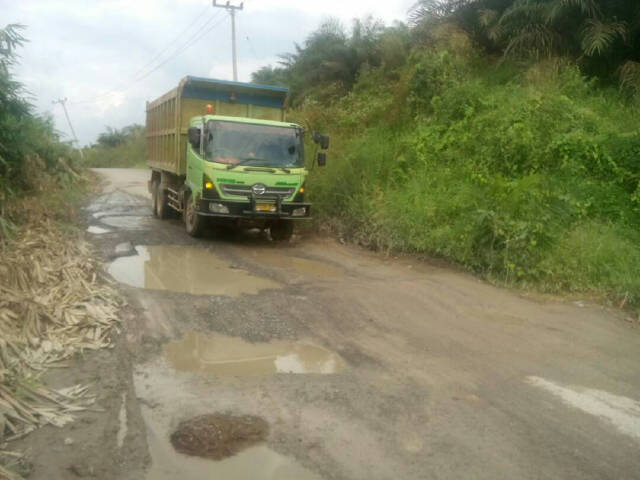 Warga Keluhkan Jalan Kuala Dasal Cepat Rusak