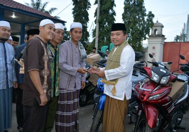 Bupati Merangin Serahkan Motor Dinas untuk Penyuluh Agama