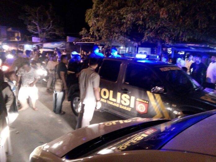 Dua Anak Punk Hajar Seorang Warga dan Polisi