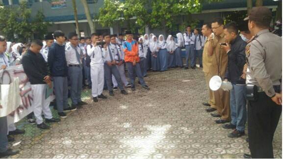 Minta Kepsek dan Wakasek di Copot, Siswa MAN 1 Gelar Aksi