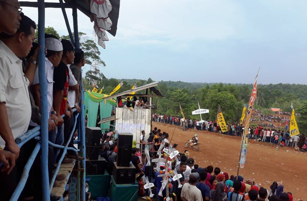 Bupati Tutup Kejuaraan Motocross Sumatera Open