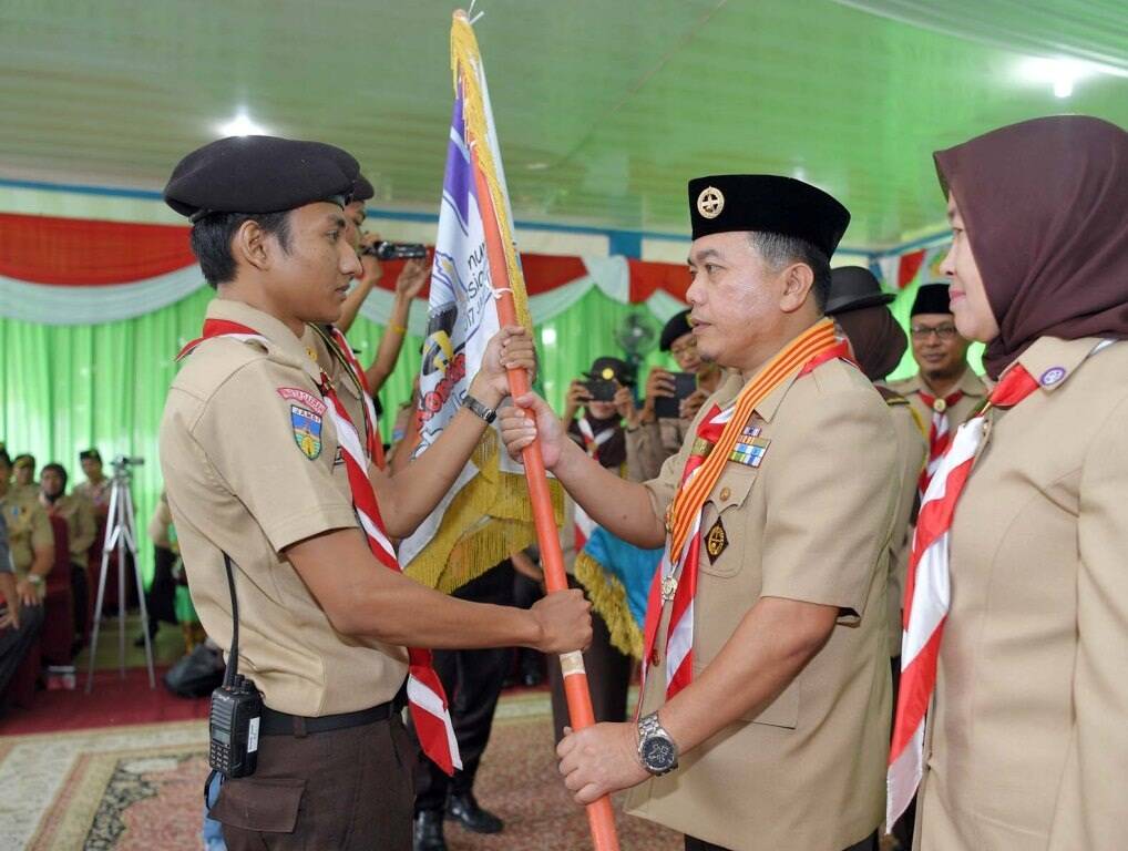 H Al Haris Lepas Pramuka Jambi ke Raimuna Nasional XI
