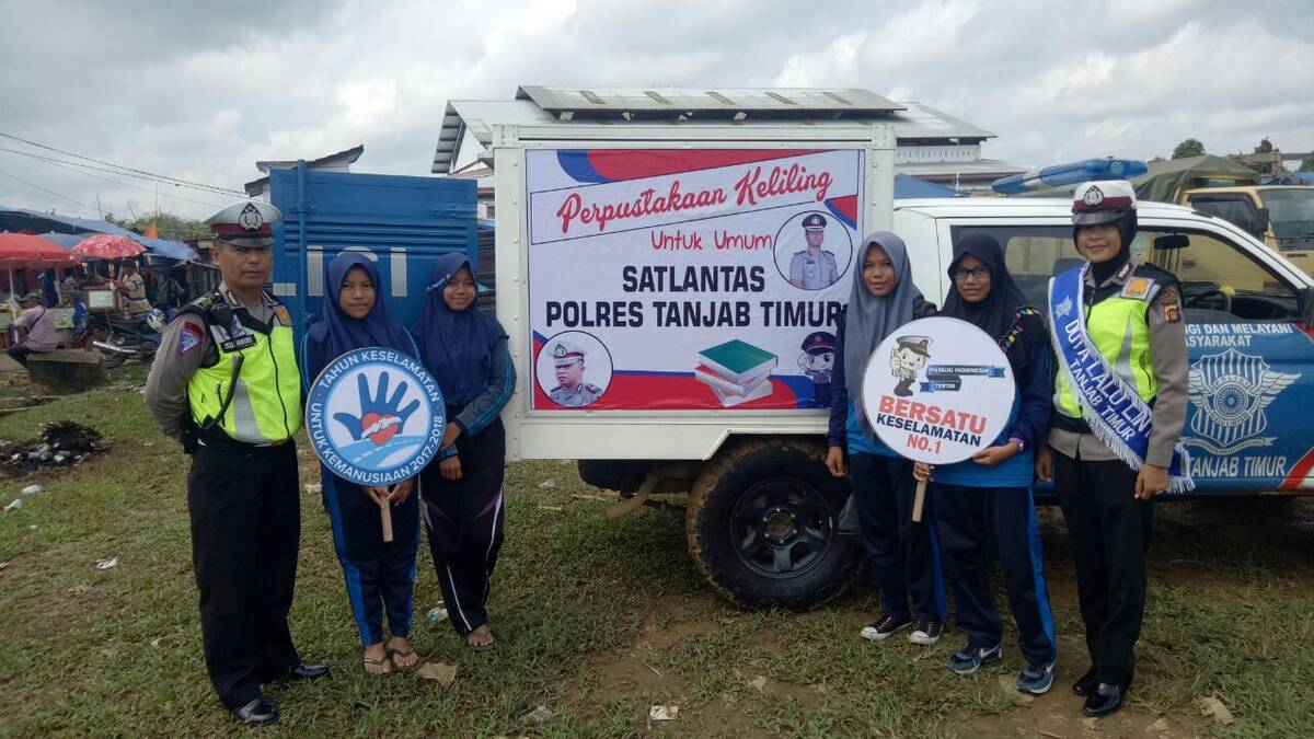 Unik, Mobil Polisi Jadi Perpustakaan Keliling