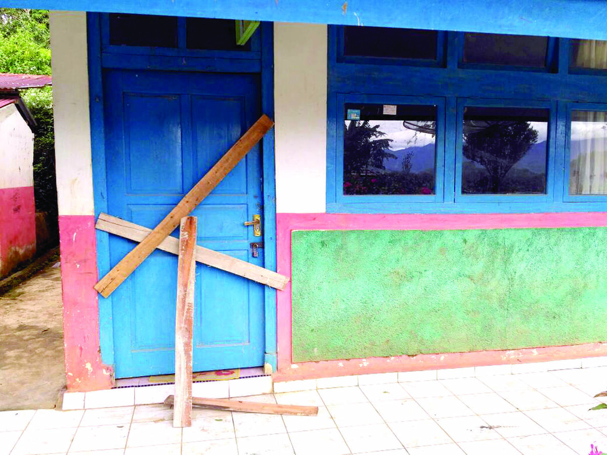 Kesal, Warga Segel Ruang Kepsek SDN 134/III Kerinci