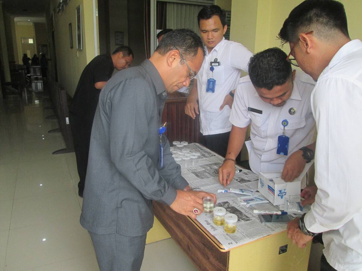 Pegawai Pengadilan Lakukan Tes Urine