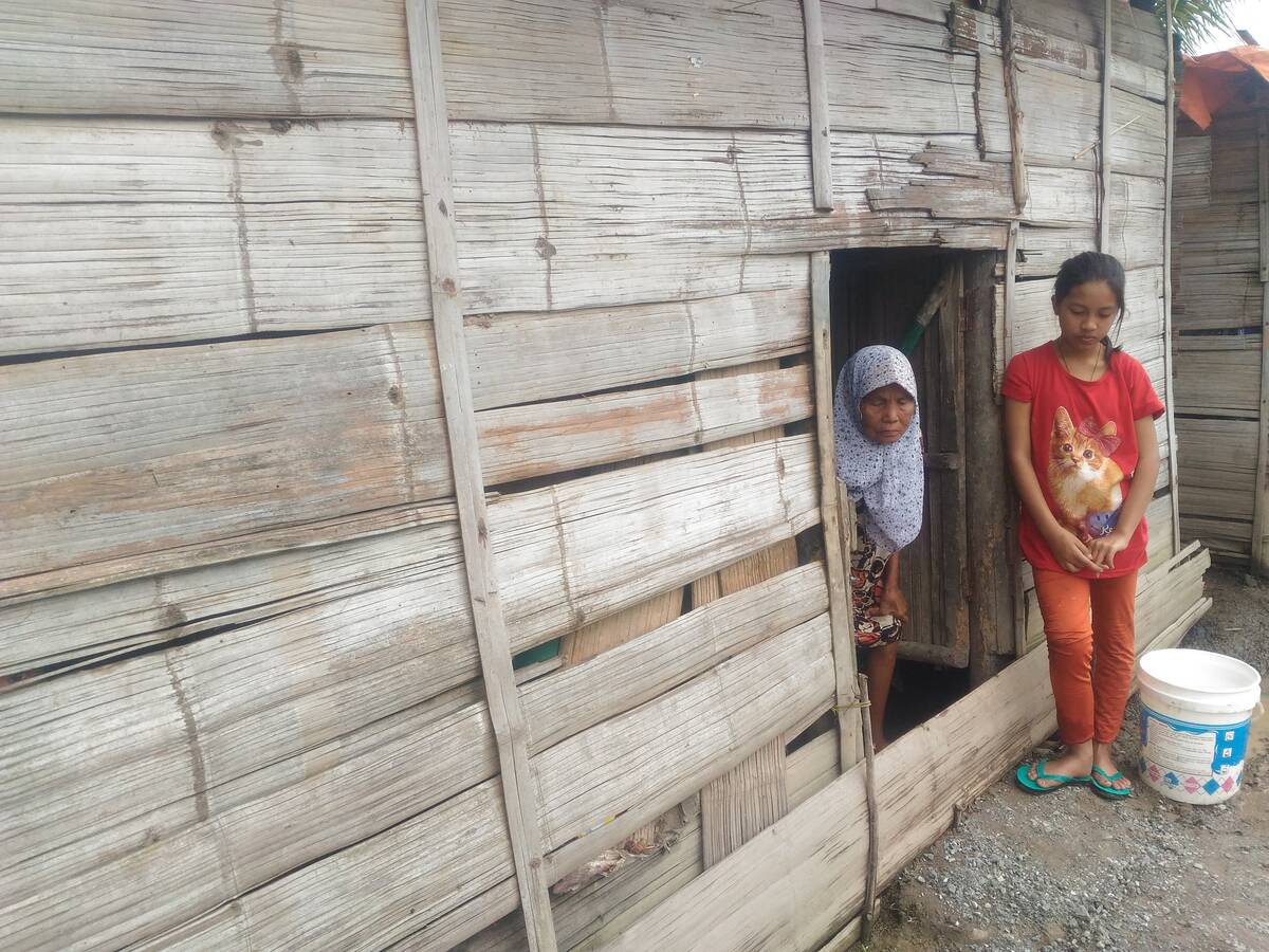Tinggal Digubuk Bambu, Makan Dari Belas Kasihan Tetangga