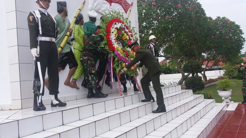 Kasrem 042/Gapu Pimpin Ziarah Nasional ke Taman Makam Pahlawan