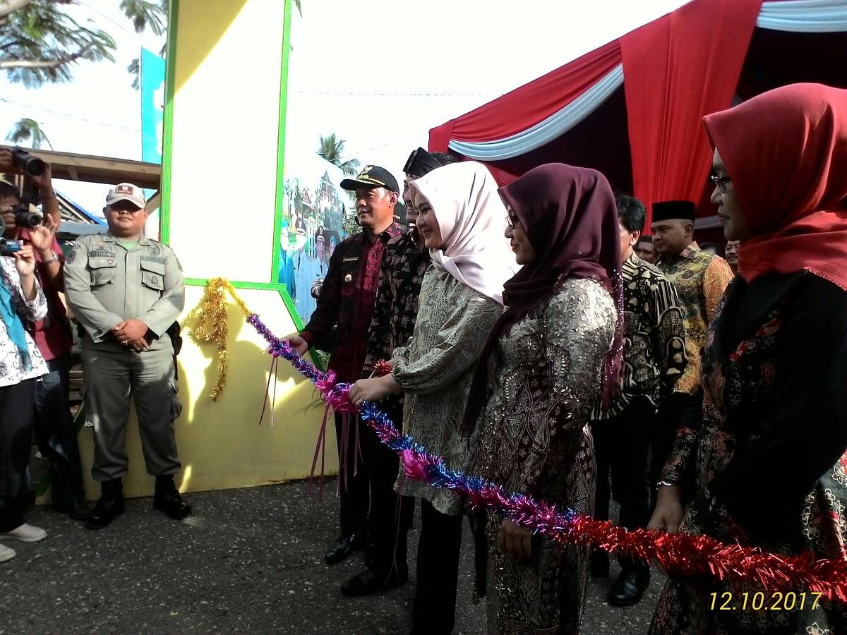 Sherin Tharia Zola Buka Stand Pameran Pembangunan HUT Tebo Ke-18