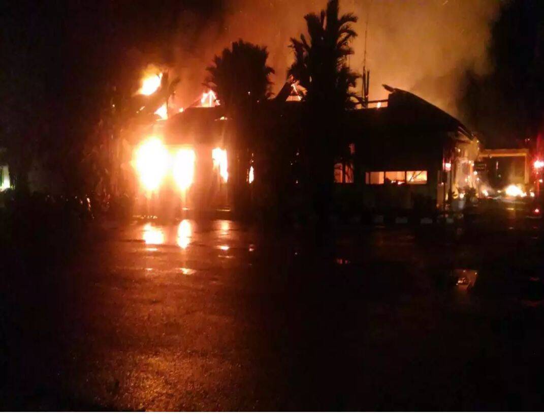 Mapolres Dharmasraya Diduga Dibakar