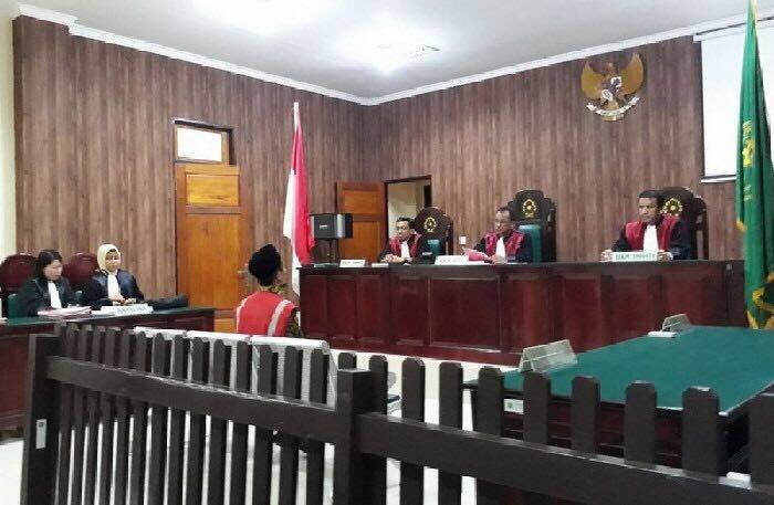 Oknum Anggota DPRD Duduk di Kursi Pesakitan