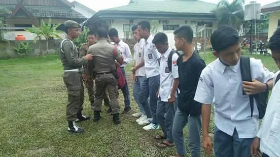 Bolos Sekolah, Pelajar di Batanghari Digiring Satpol PP