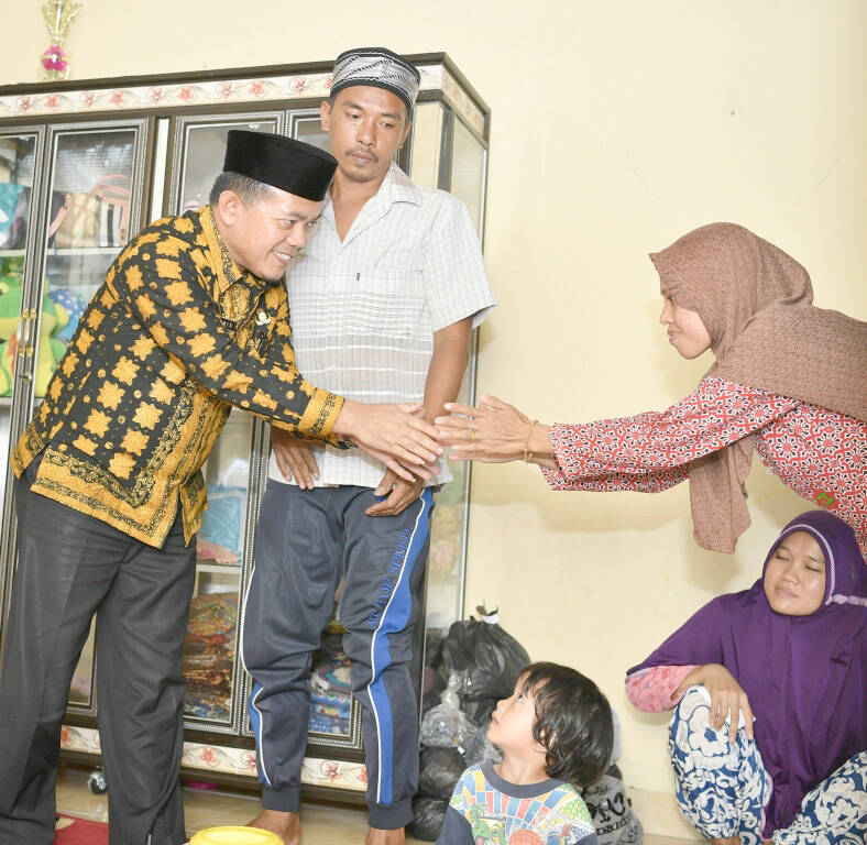 H Al Haris Jenguk Keluarga Abdiansyah