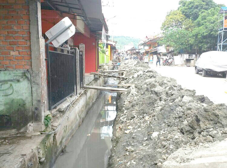 Dewan Nilai Tidak Sesuai Spek, Drainase Dibongkar Ulang