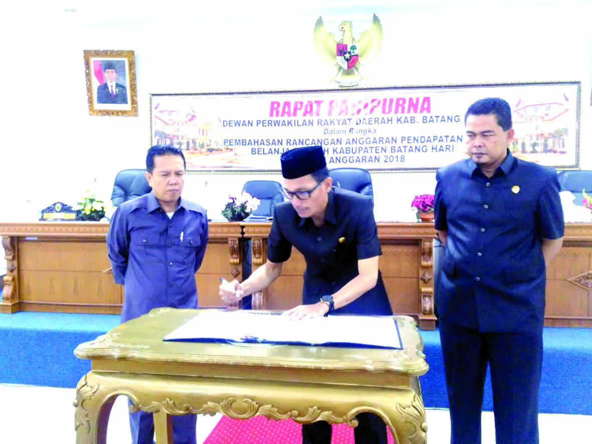 Eksekutif Dan Legislatif Sahkan APBD Batanghari Tahun 2018