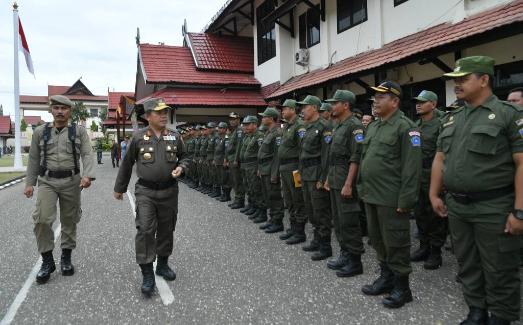 Bupati Kukuhkan Ribuan Satlinmas Pilkada 2018