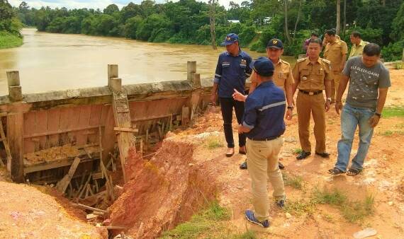 PUPR Tinjau Langsung Kondisi Jalan Terancam Putus