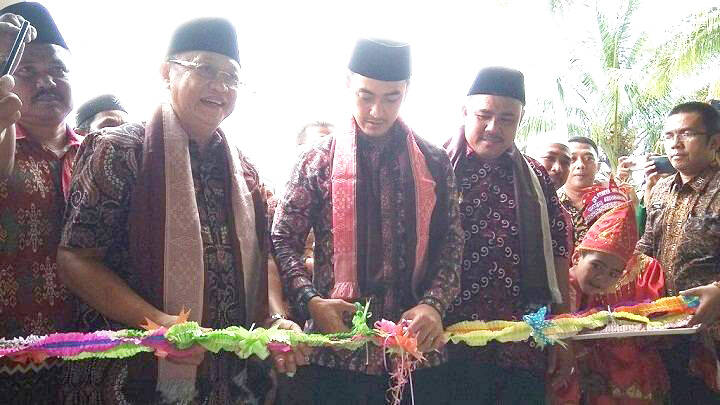 Gubernur Zumi Zola Berikan Beasiswa Santri Hafiz Alqur’an