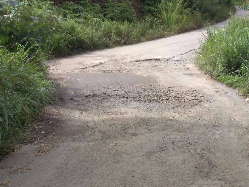 Warga Kebun Baru Keluhkan Jalan Rusak dan Sempit