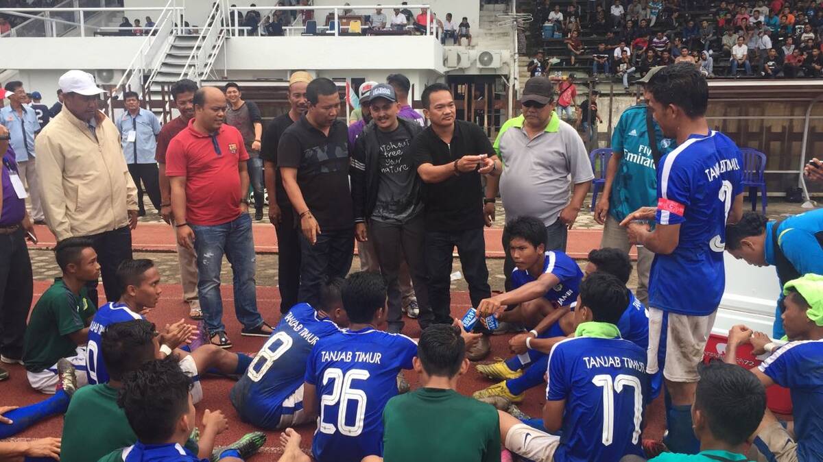 Bupati dan Wabup Saksikan Tanjabtim VS Kerinci di Tri Lomba Juang