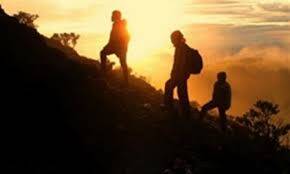 Pendaki Gunung Rayakan Malam Tahun Baru di Puncak Gunung Kerinci