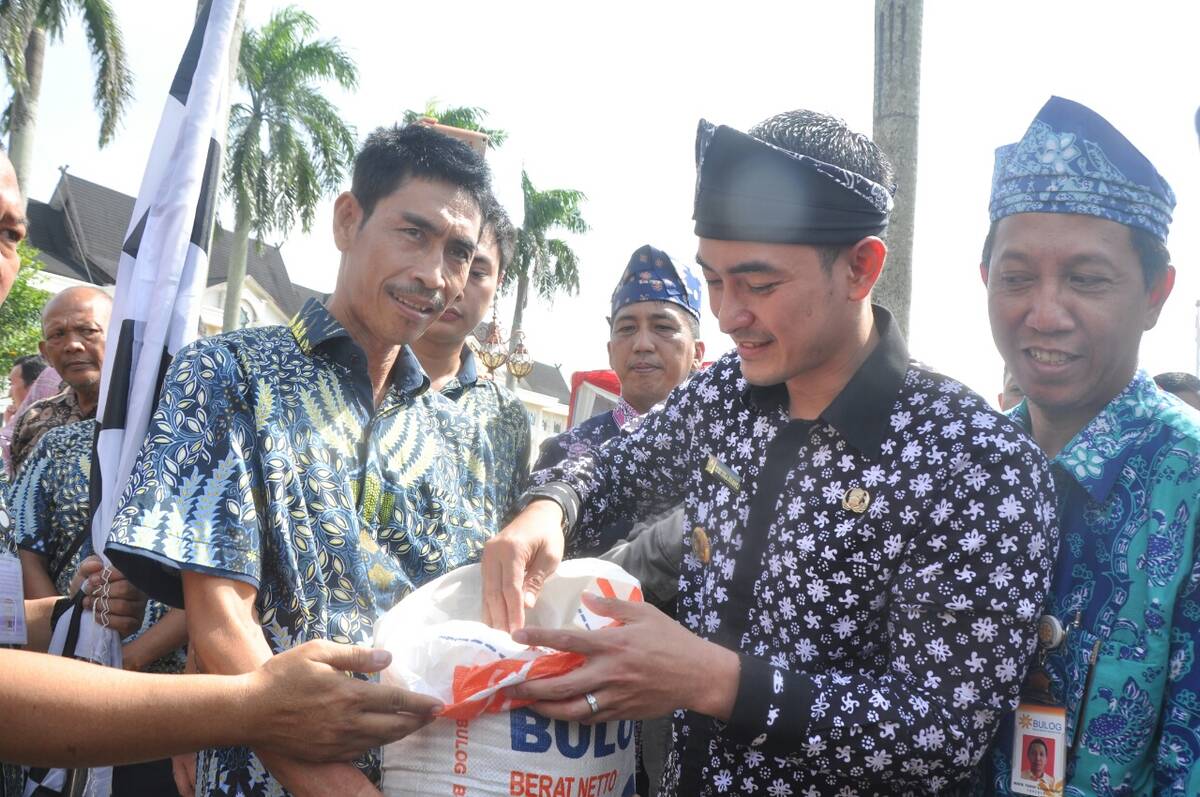 Zola Ingin Penyaluran Beras Rastra Tepat Sasaran
