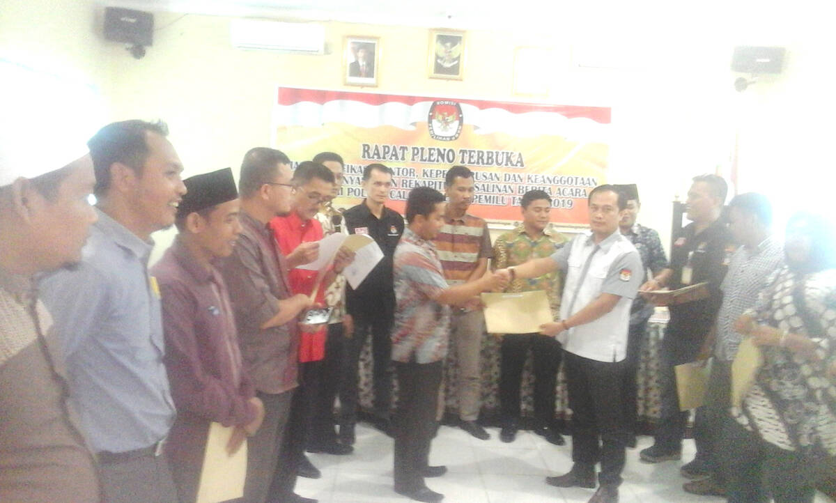 KPU Sarolangun Serahkan Hasil Verifikasi 16 Parpol