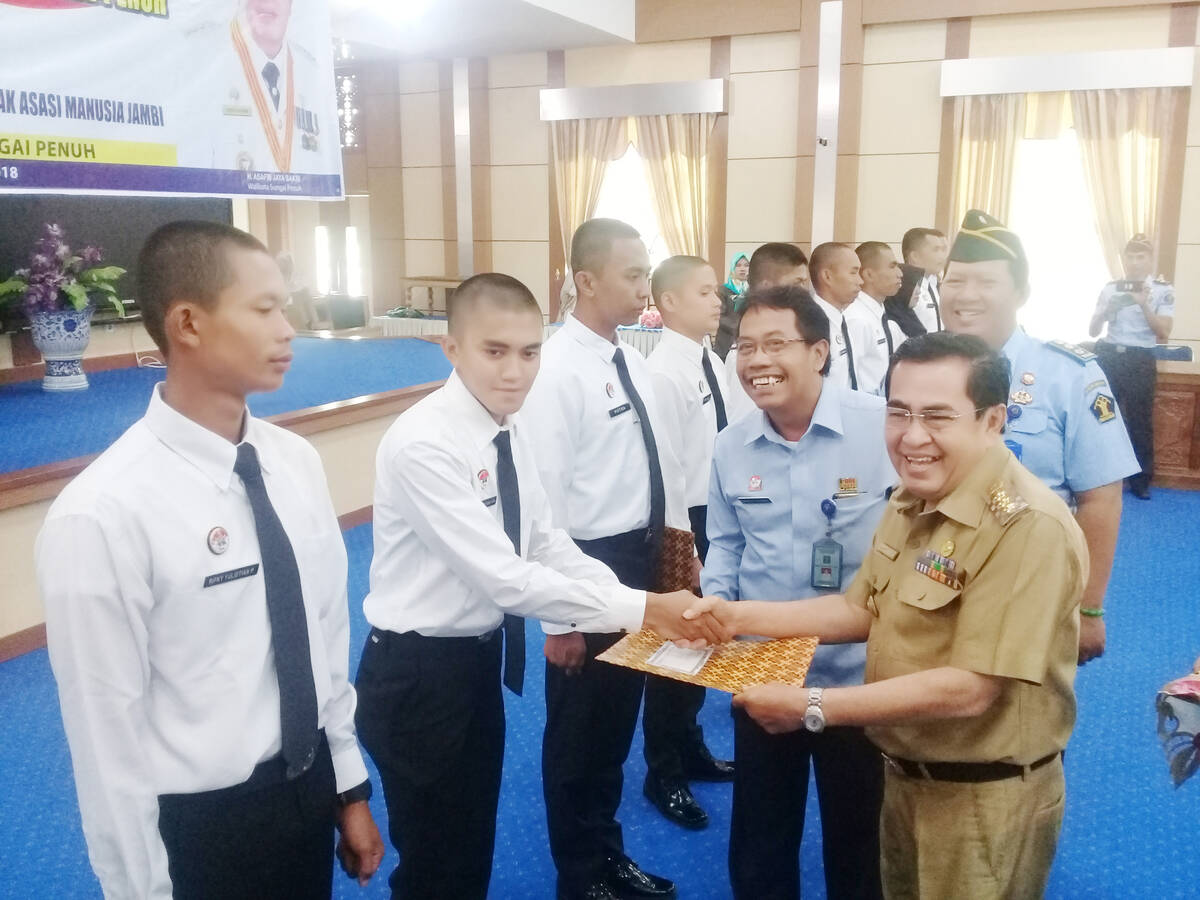 Wako dan Kakanwil Kemenkumham Serahkan SK