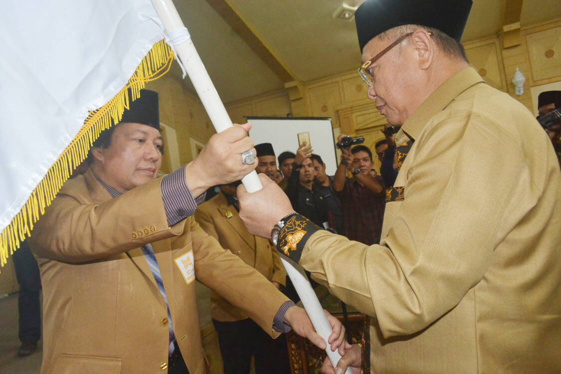 H Cek Endra Resmi Jabat Ketum ICMI Sarolangun 2016-2021