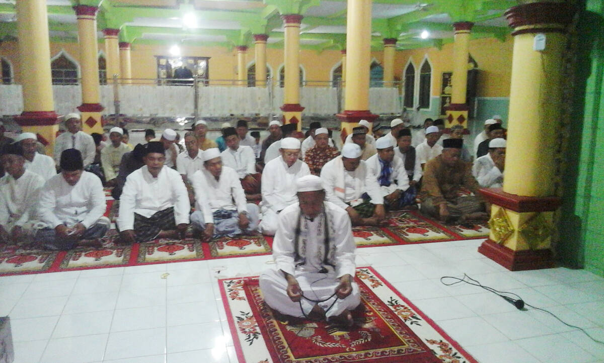 Bupati H Cek Endra Subling ke-77 di Masjid Al Falah Limbur Tembesi