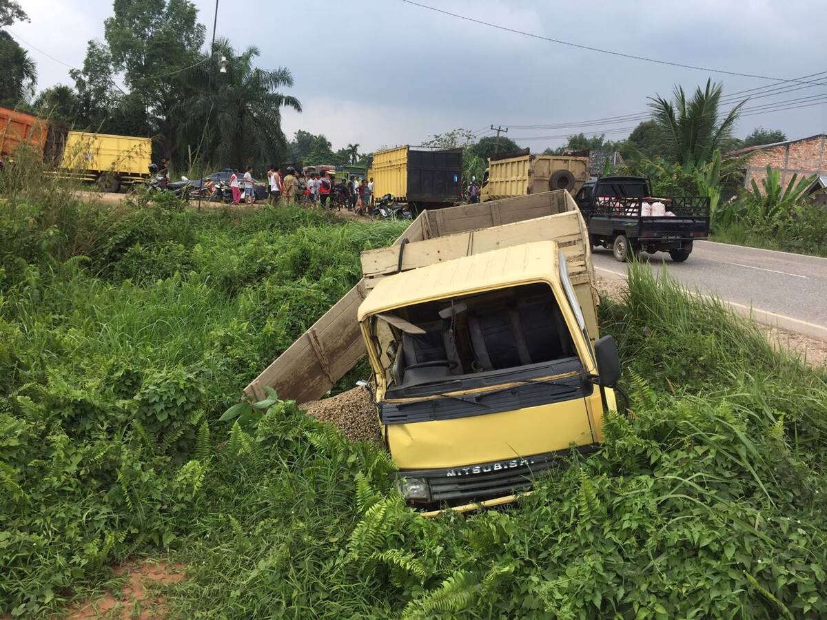 Laka Lantas di Pemayung, Ke Dua Sopir Mengalami Luka Parah