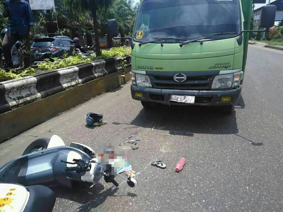 Guru SMP 21 Batanghari Tewas Dilindas Truk Batu Bara