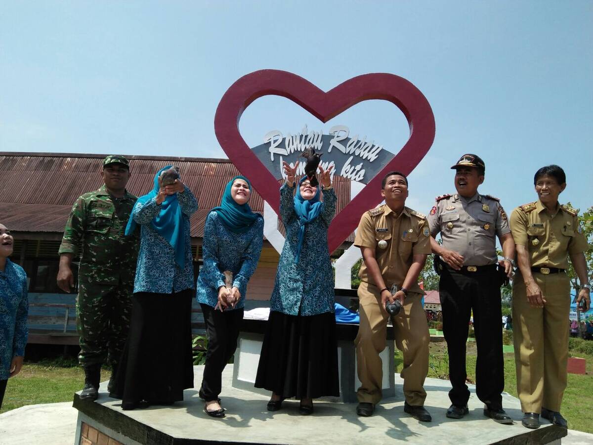 Wirdayanti Romi Hadiri Jambore PKK dan Resmikan Tugu Rantau Rasau Kampung Kita