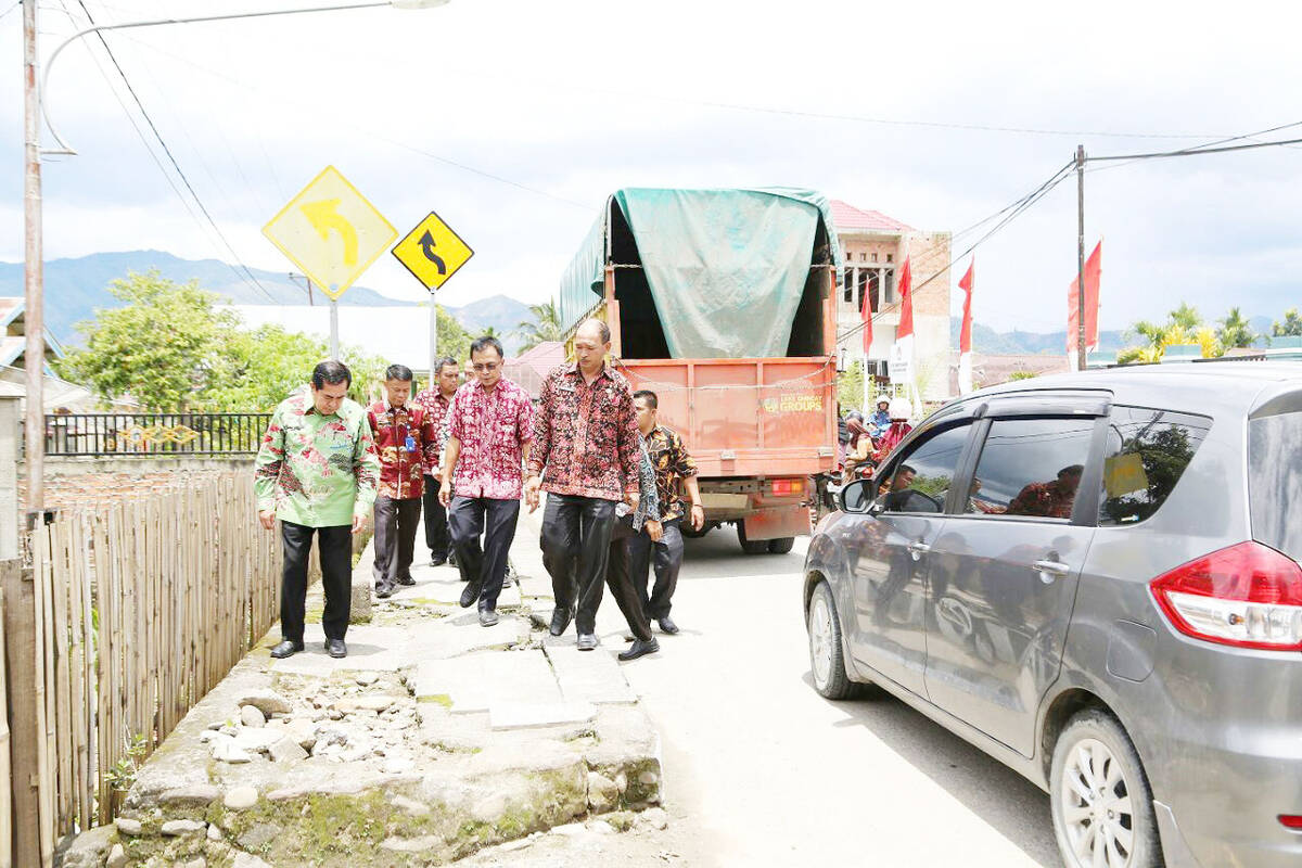Walikota Pantau Jalan rusak