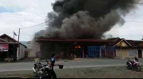Satu Ruko Warga Semurup Ludes Dilalap Si Jago Merah
