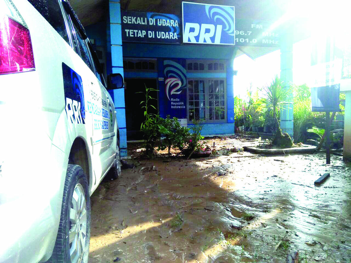 Depati Parbo Terendam Banjir dan Lumpur