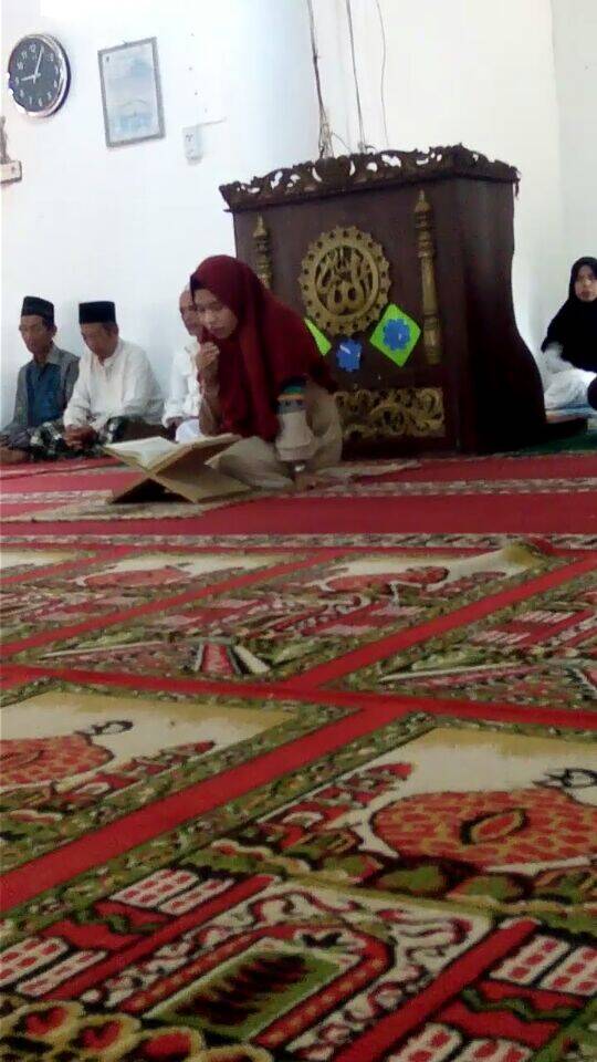 Suara Merdu Yustia Hidayati Membungkam Jemaah