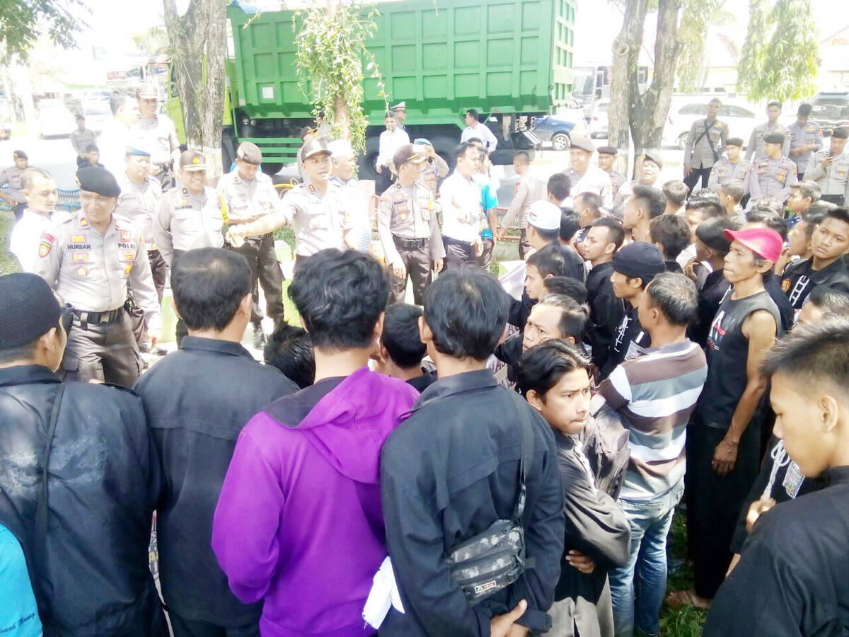 Puluhan Pendekar Silat Dari Perguruan PSHT Datangi Polres Merangin