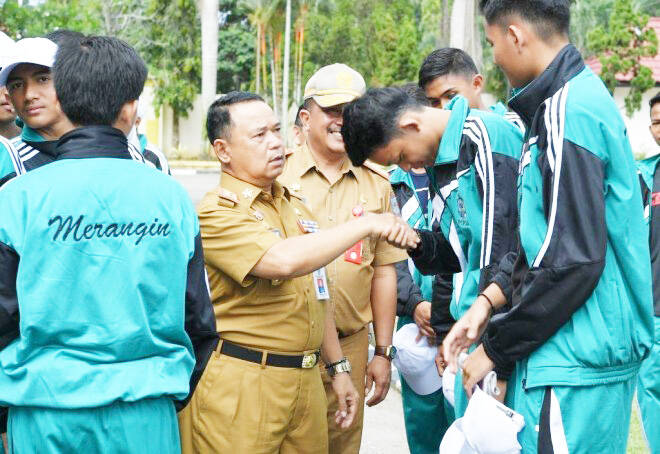 Lepas Kontingen Popda, Sekda Harapkan Atlet Merangin Mendapat Hasil Memuaskan