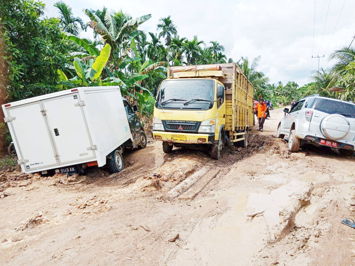 Ruas Jalan Provinsi Tak Kunjung Diperbaiki